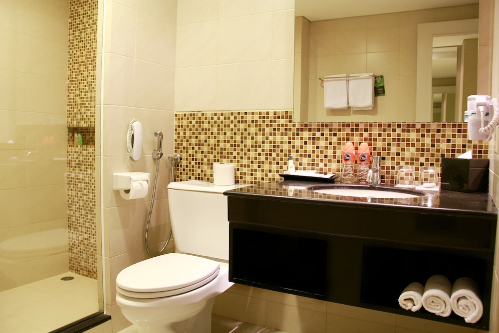Java Paragon Hotel And Residences 74/76