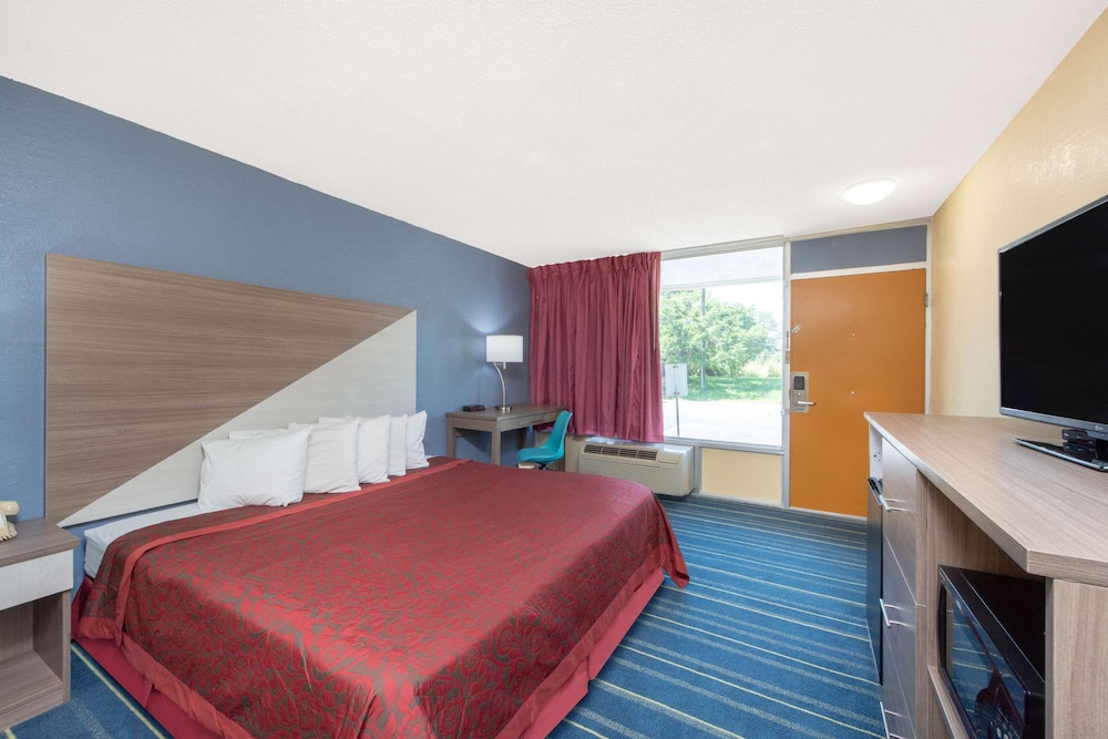 Room, Queen Bed, Accessible