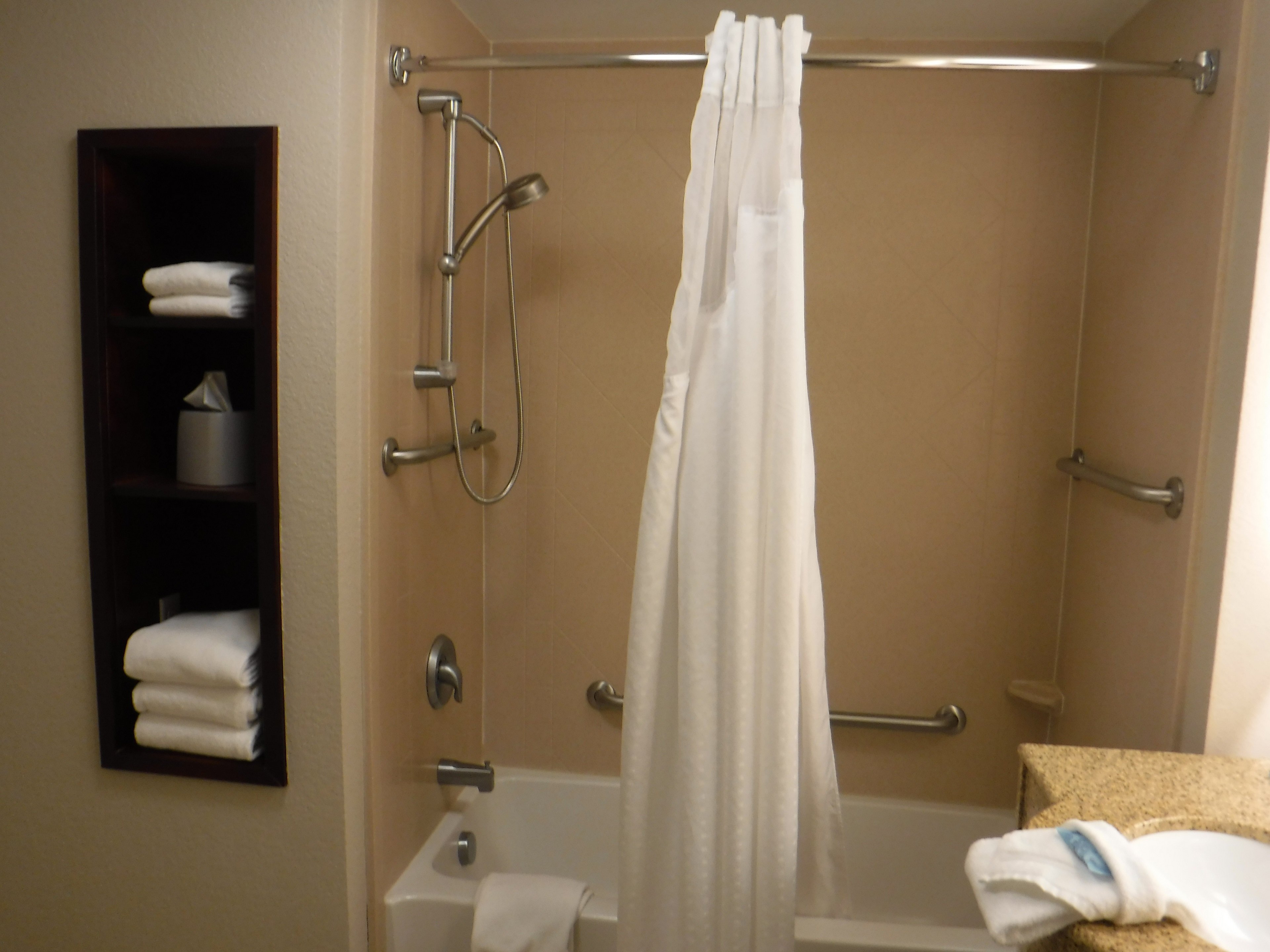 HOLIDAY INN EXPRESS WEST JEFFERSON 48/49