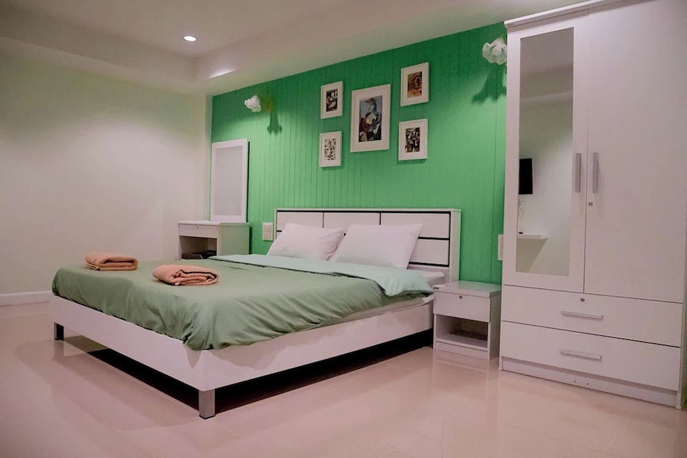 Uj Apartment 10/39