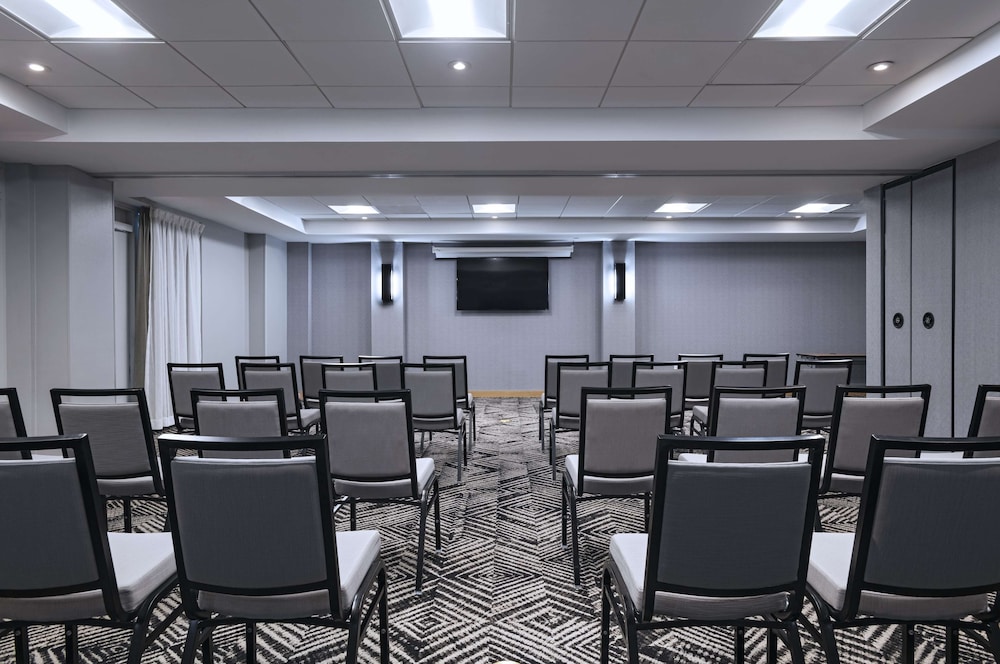 Hyatt Place Austin/Arboretum 65/69