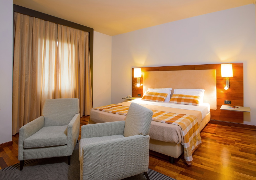 HOTEL DA VINCI 10/32