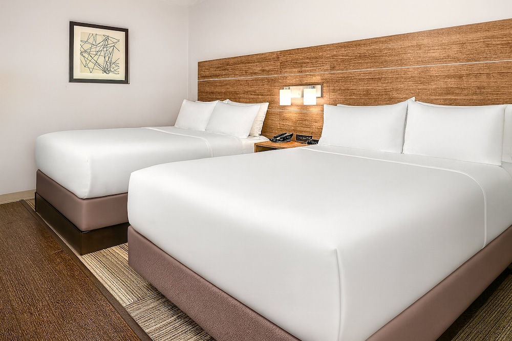 STANDARD, 2 QUEEN BEDS