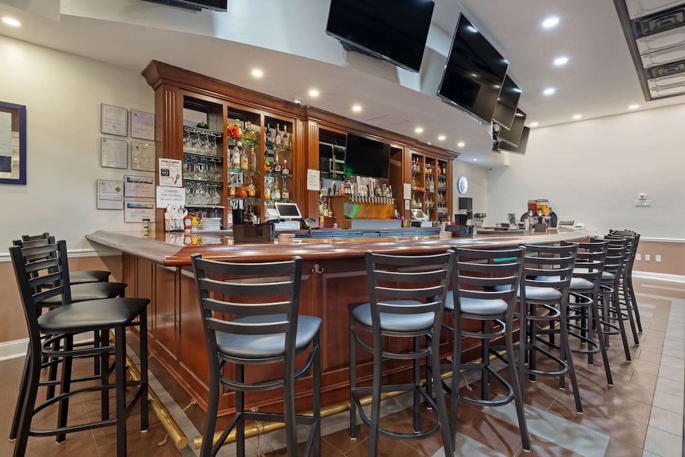 Clarion Hotel & Suites BWI Airport North 39/62