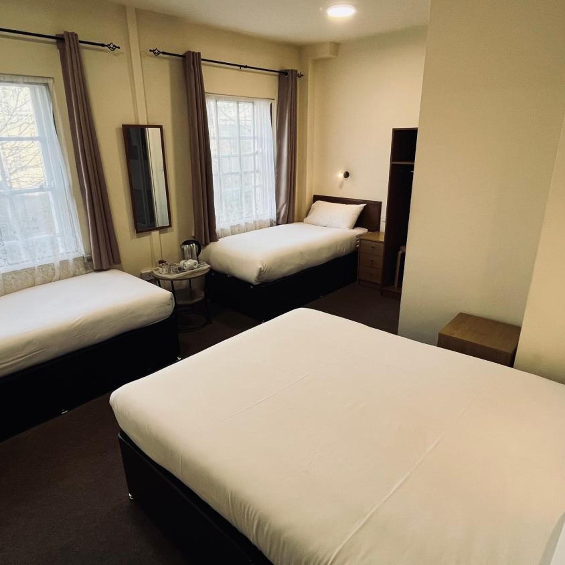 ROOM, QUADRUPLE