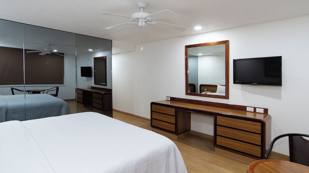 Hotel San Lucas 17/66