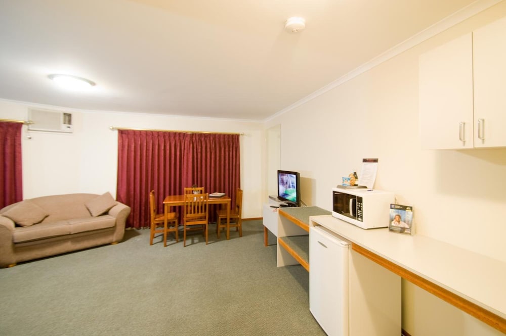 WARRAGUL VIEWS MOTOR INN 40/65