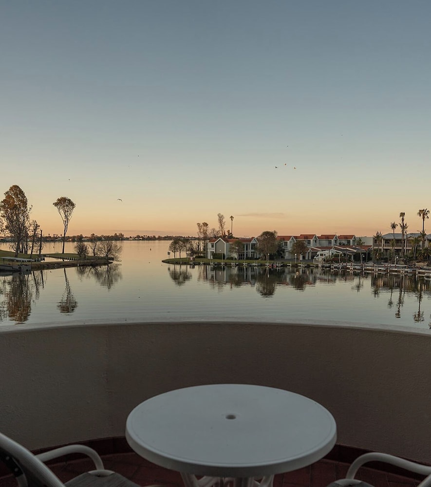 Lake Mulwala Boatel 32/50
