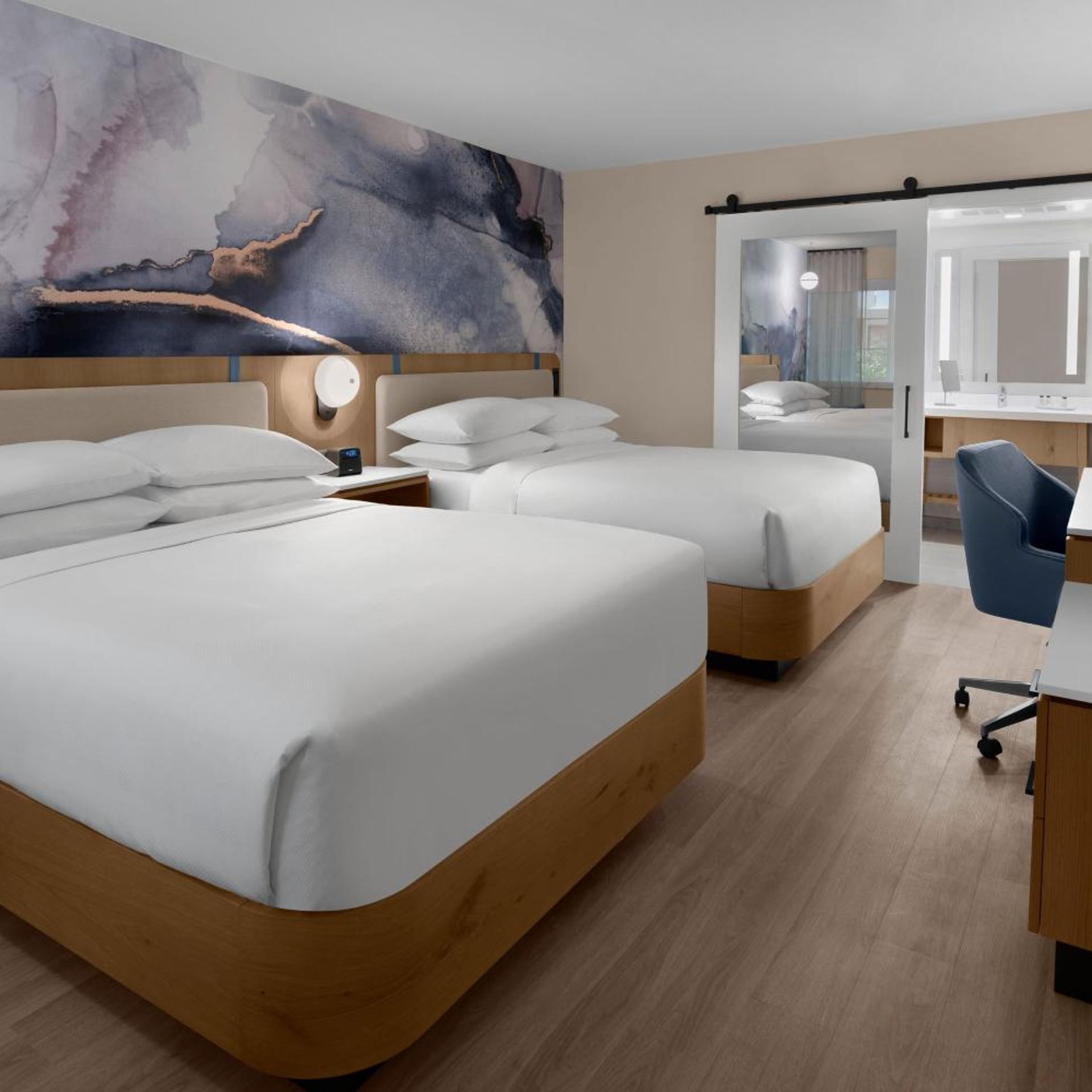 Guest Room, 2 Queen Beds, Courtyard View