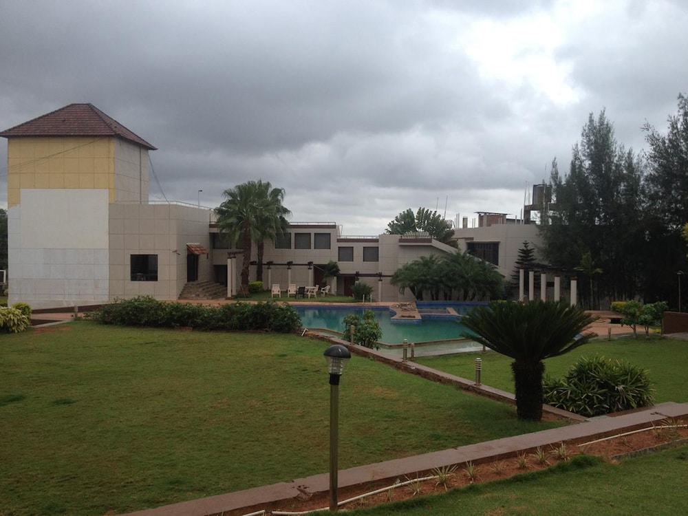 Cotton County Club And Resort 40/46