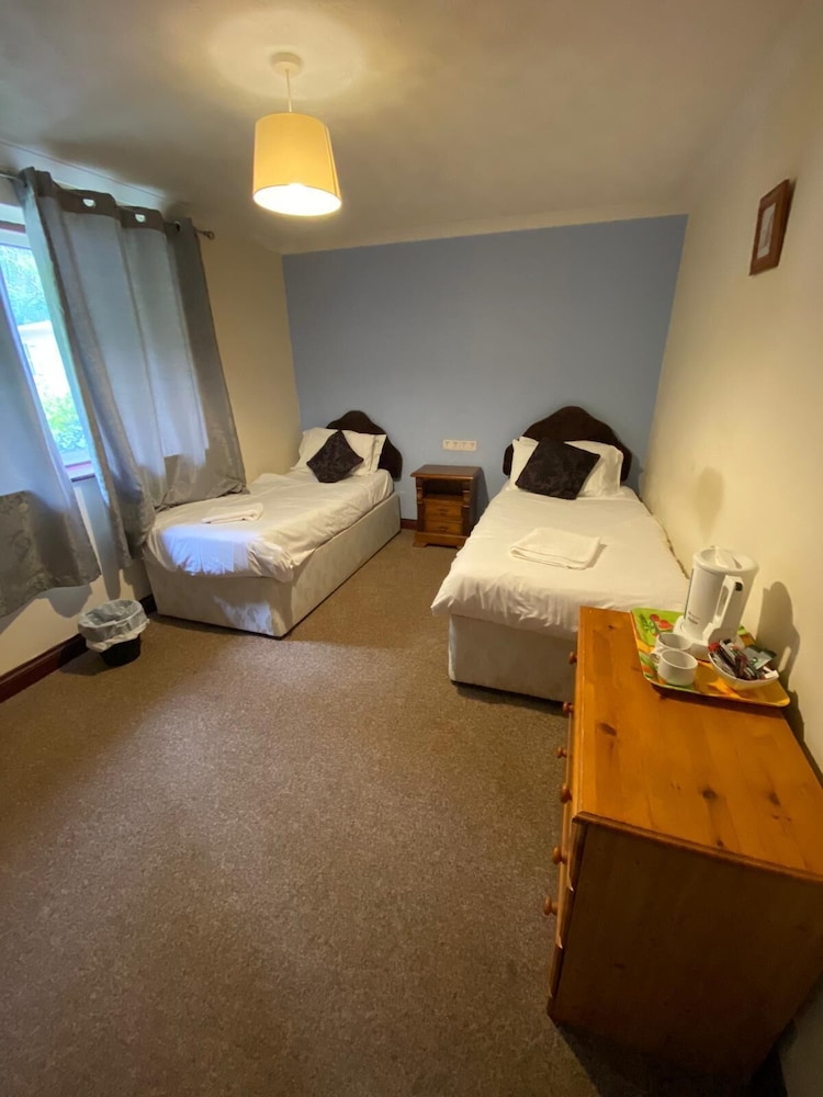 Little Foxes Hotel 35/62