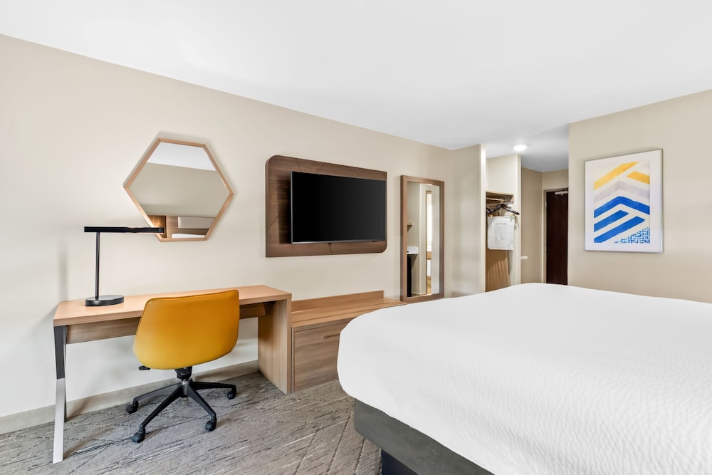 Standard, Queen Bed