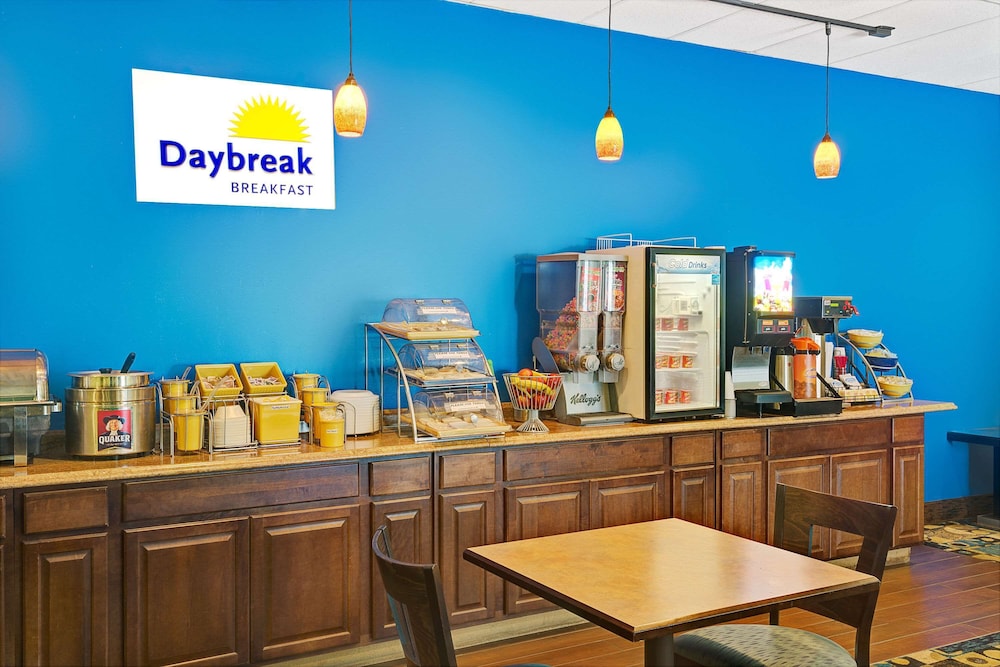 Days Inn by Wyndham Southington 16/25