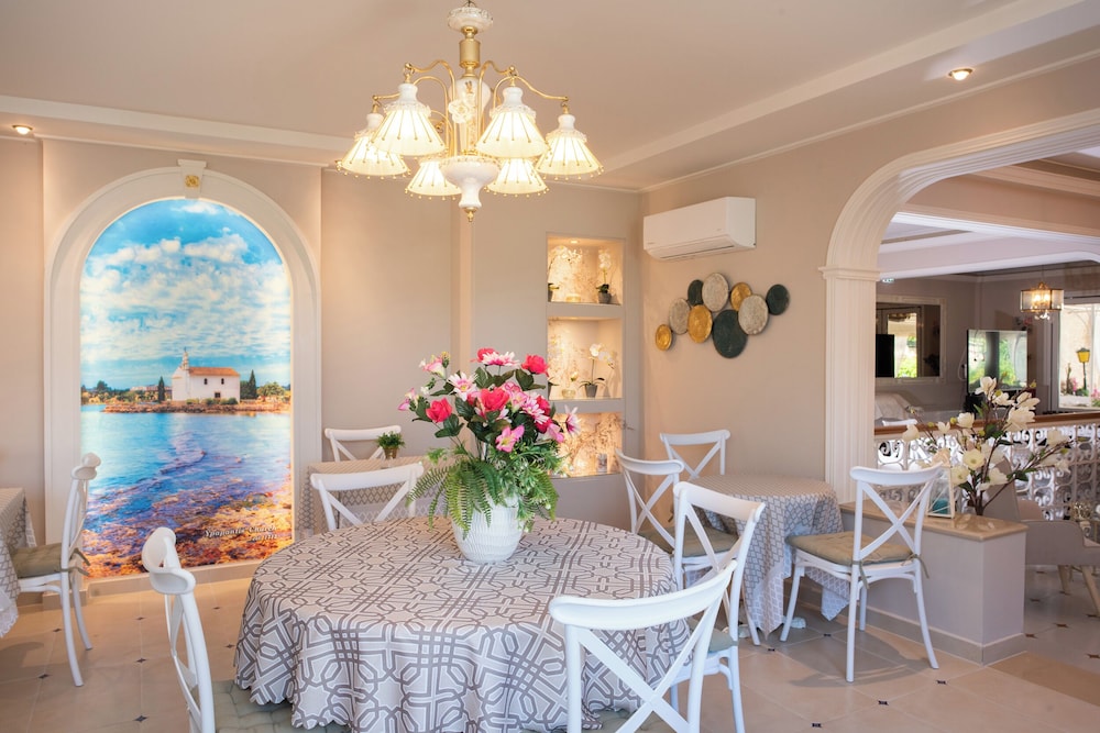 Sirena Beach Hotel 50/56