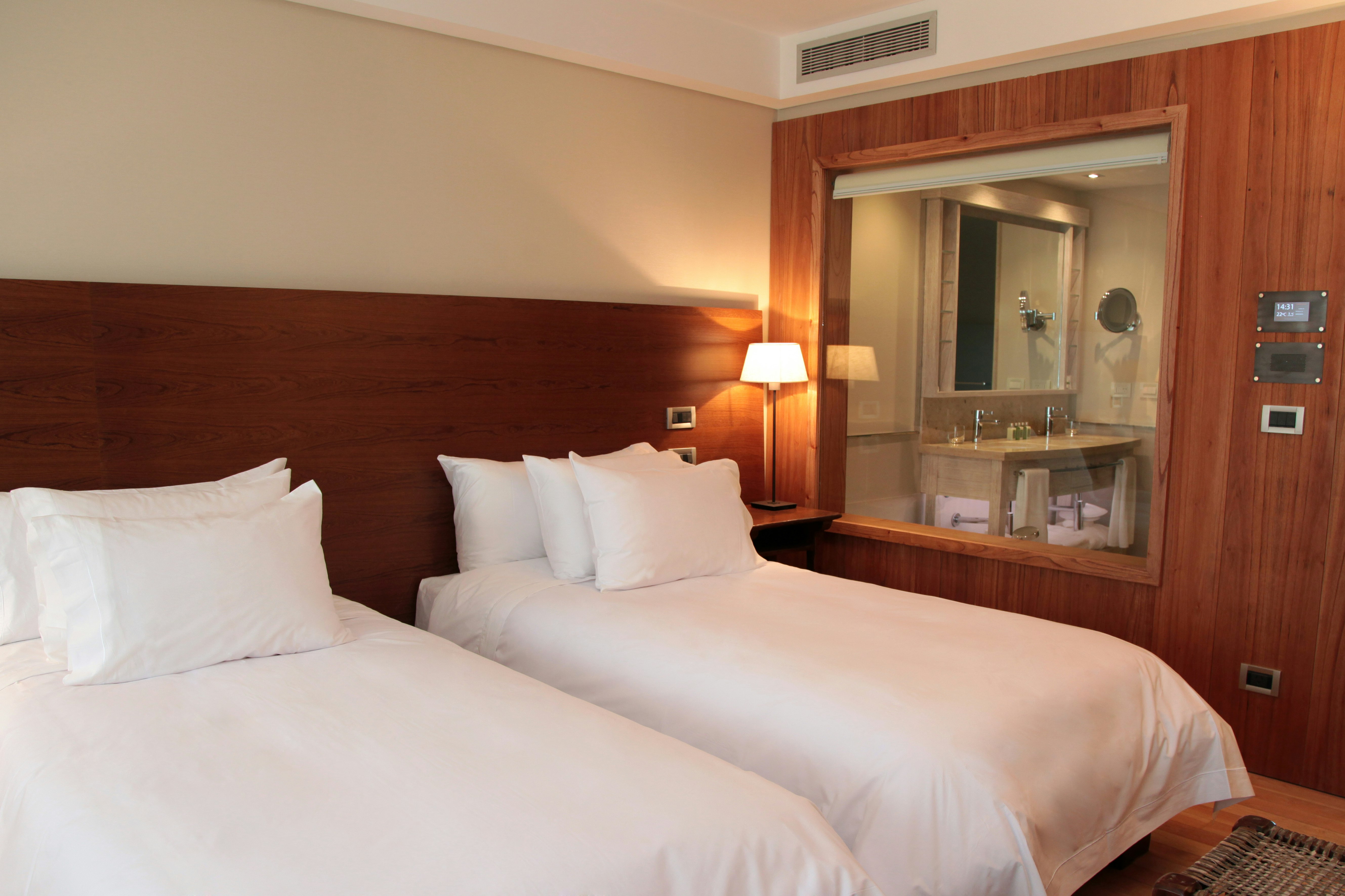 Superior, Twin Beds, Valley View