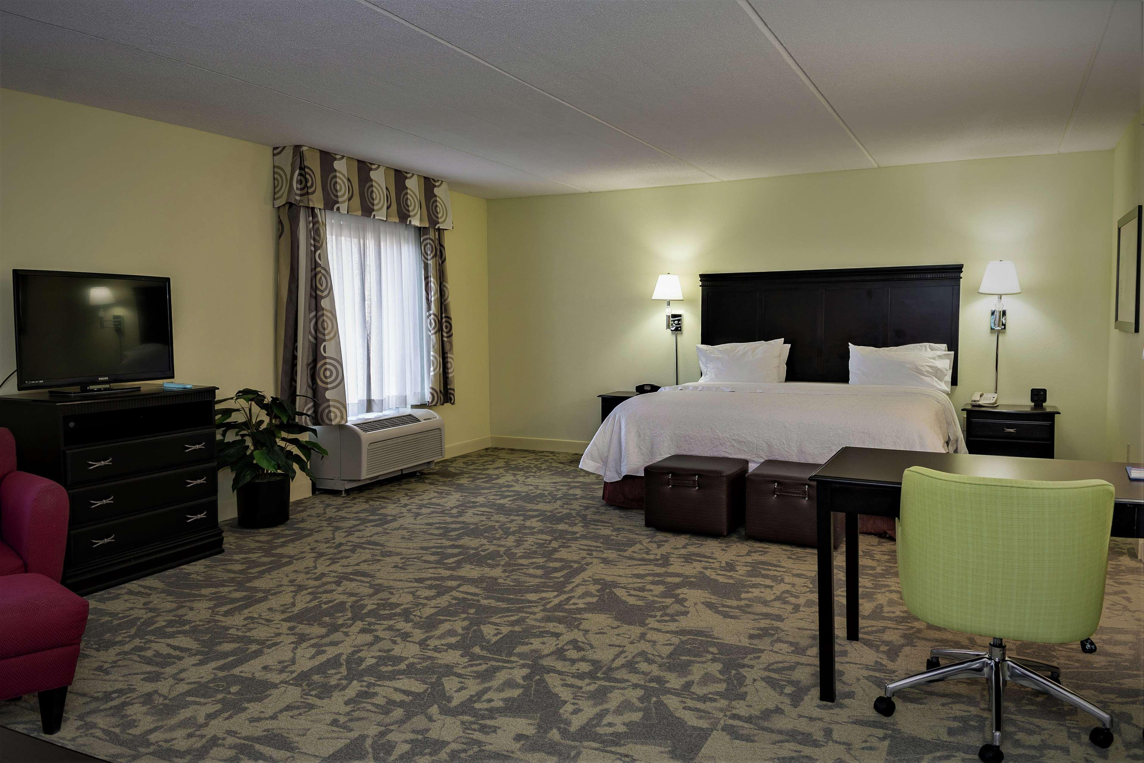 STUDIO, SUITE, KING BED