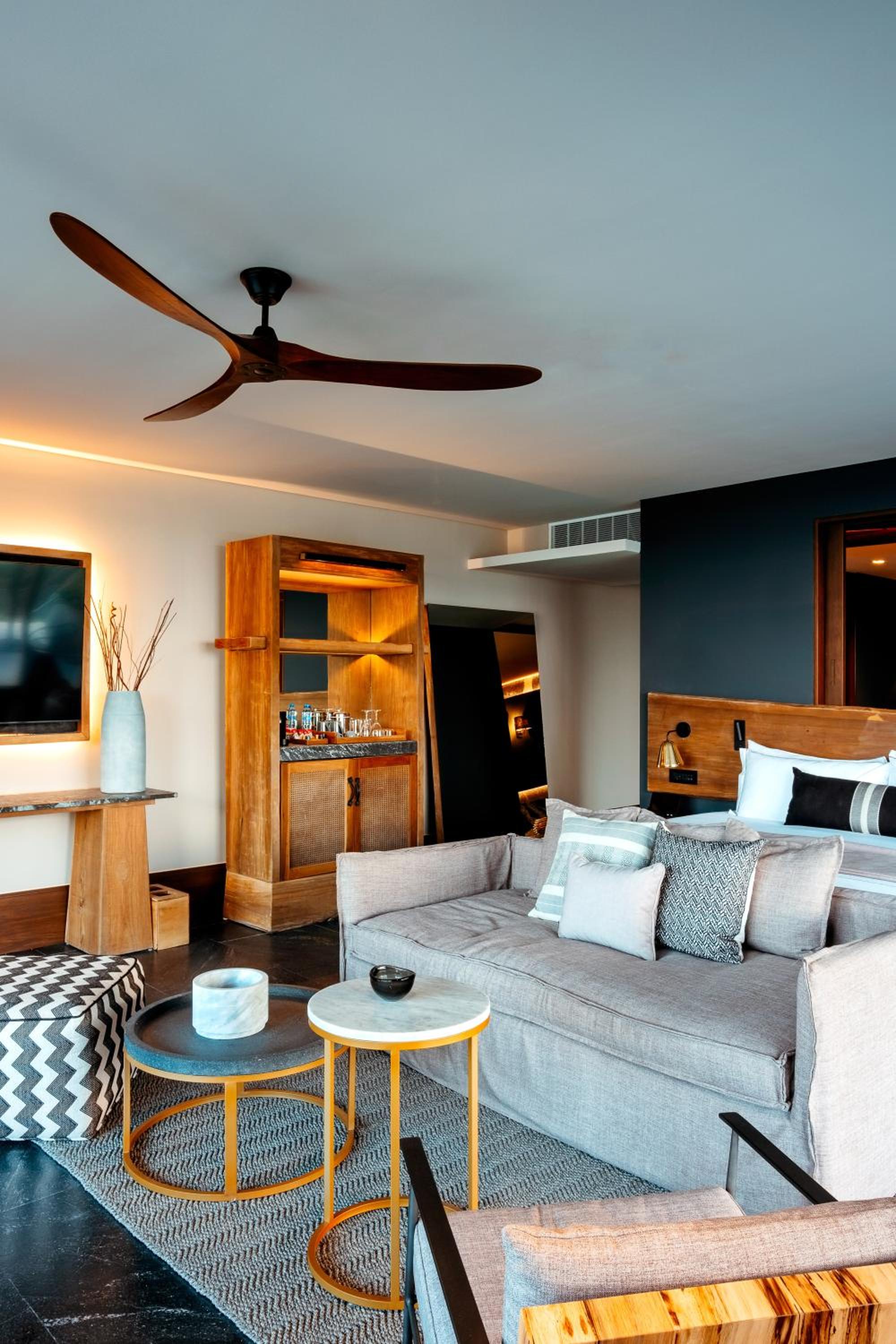 Preferred Club, Swim Out, Junior Suite, King Bed, Ocean Front