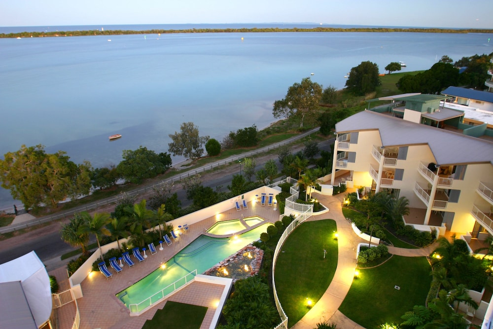 MOORINGS BEACH RESORT 69/77