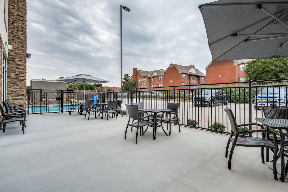 Holiday Inn Express And Suites Dallas North Addison 49/64