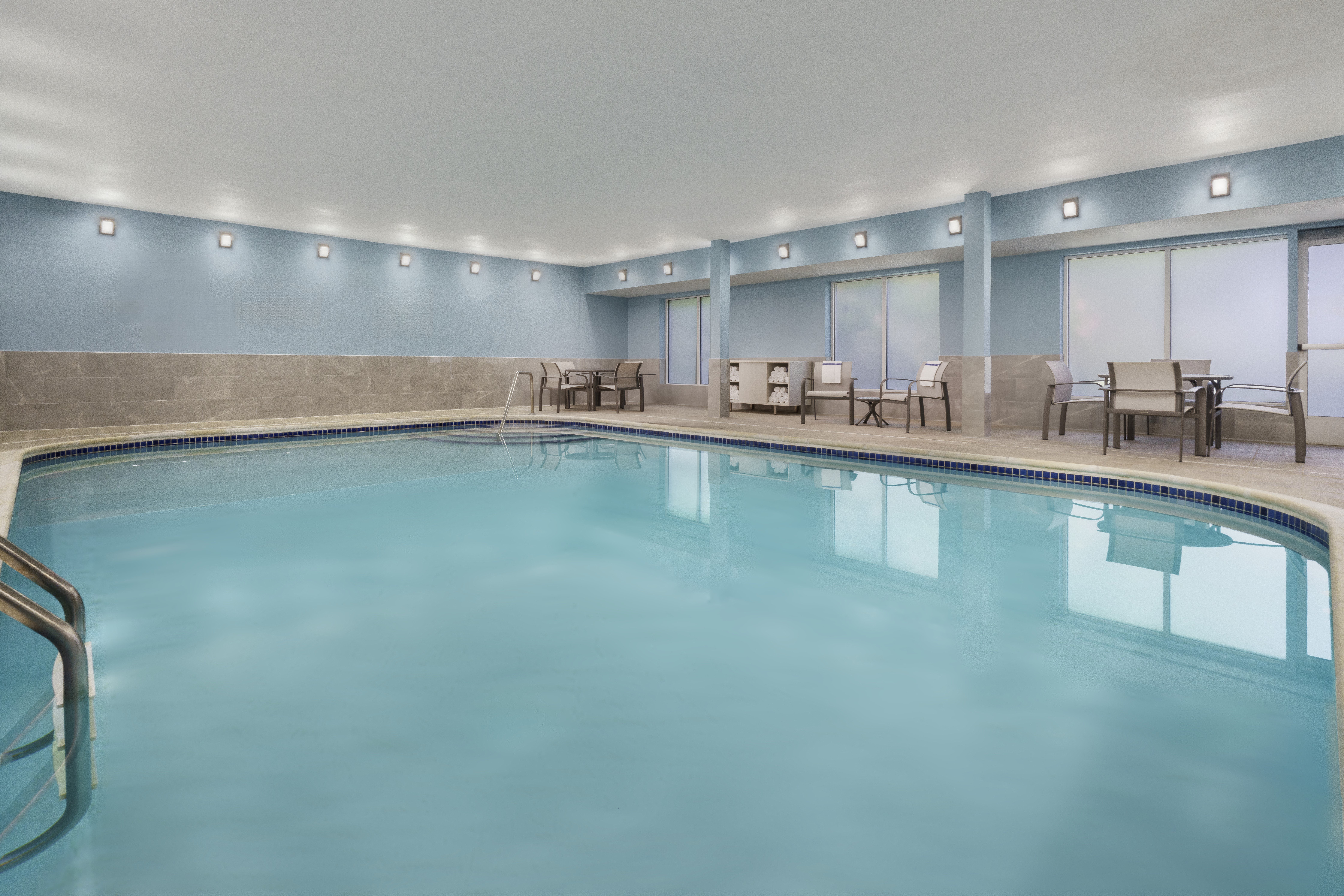 Holiday Inn Express Irondequoit 33/65