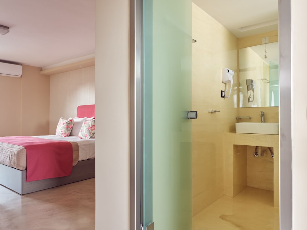 Koukounaria Hotel And Suites 28/74