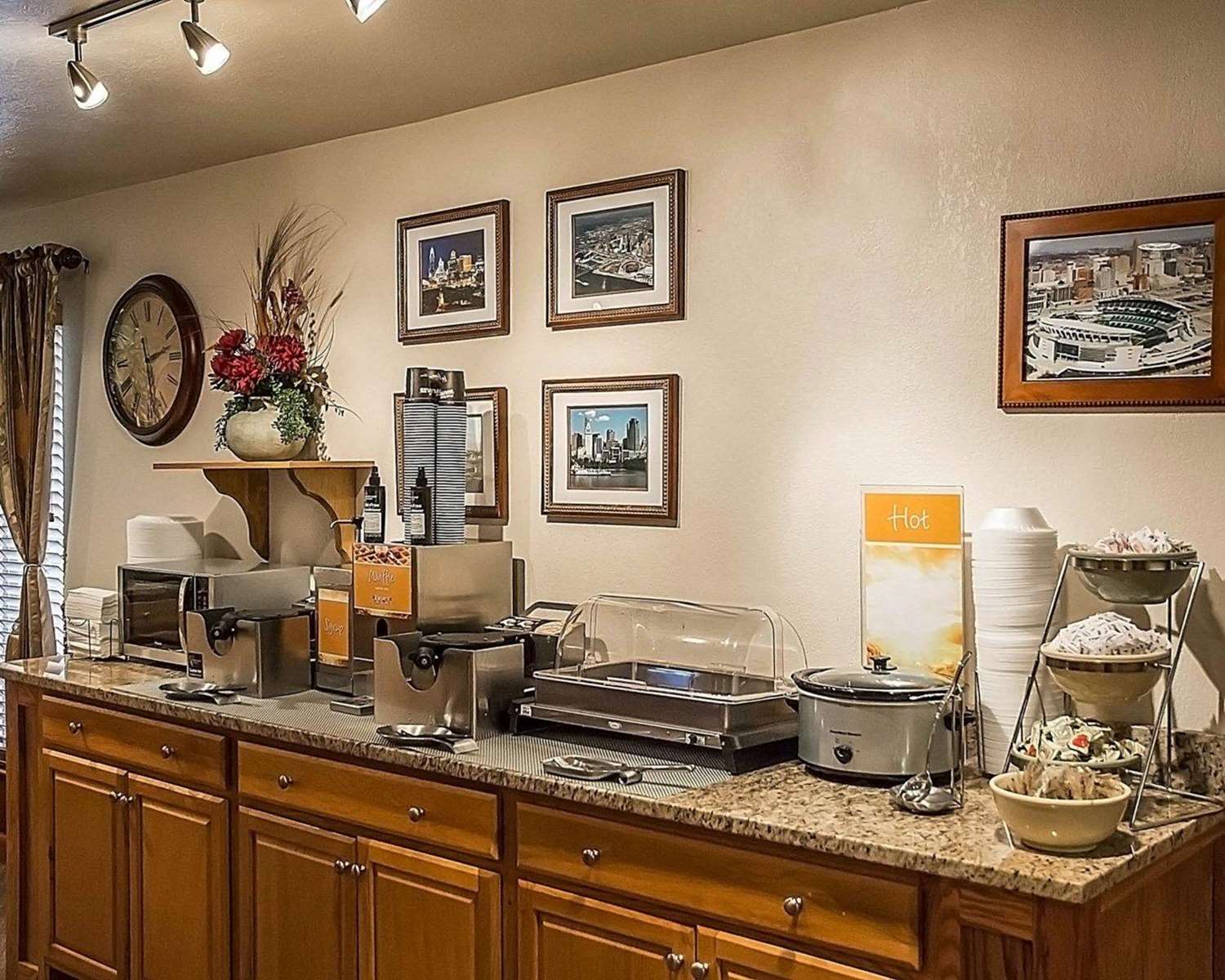Quality Inn & Suites Cincinnati I-275 23/26