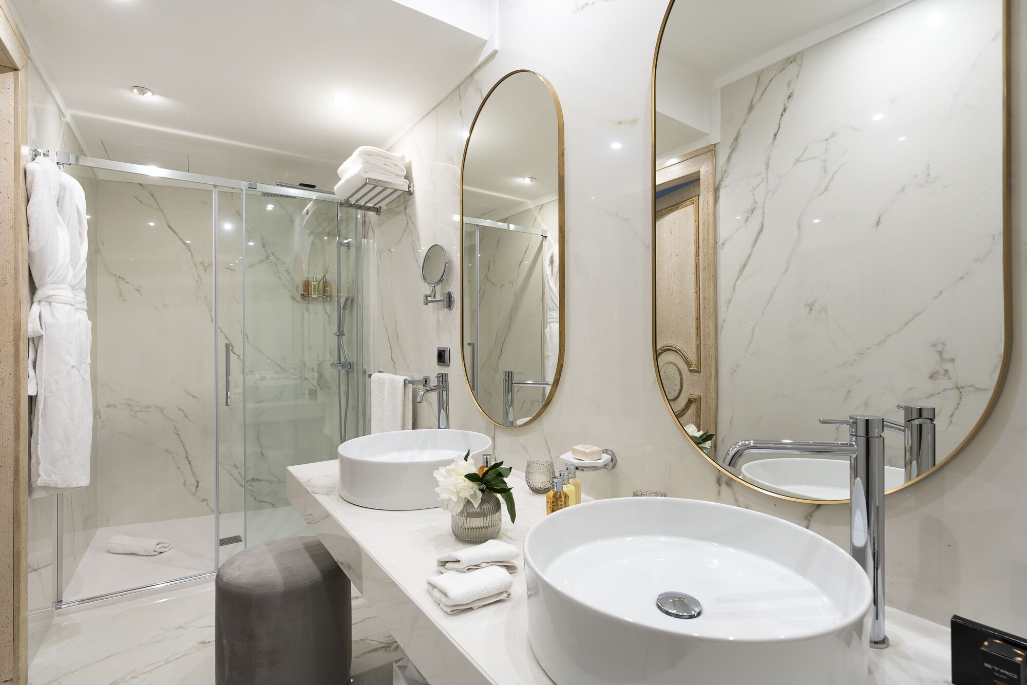 EXECUTIVE, SUITE