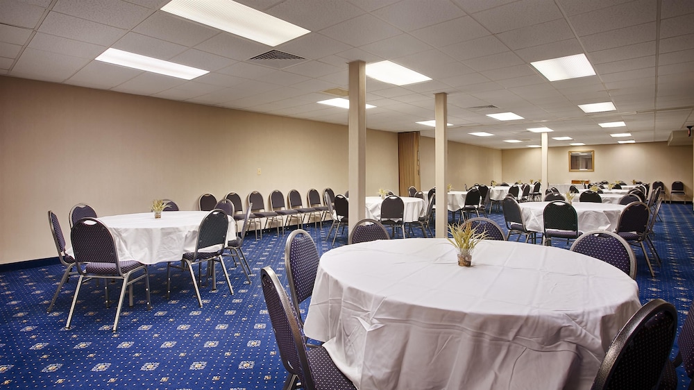 Best Western Plus Alexandria / Fort Belvoir 33/40