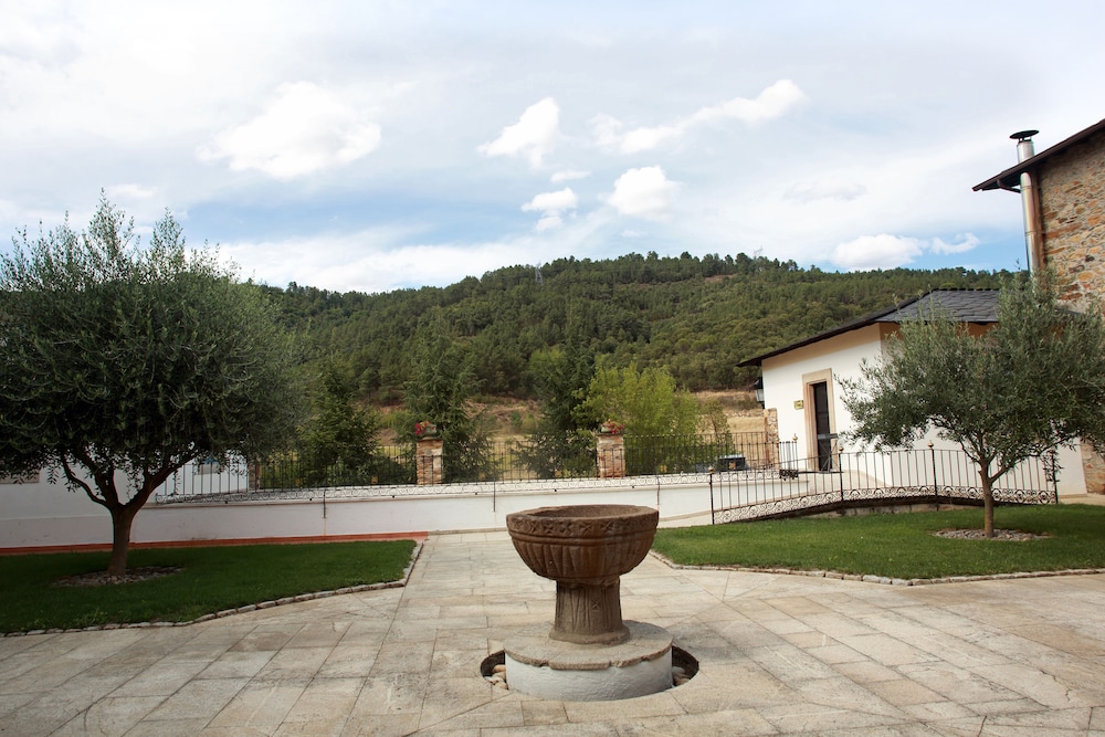 Hotel Monumento Pazo do Castro 40/50