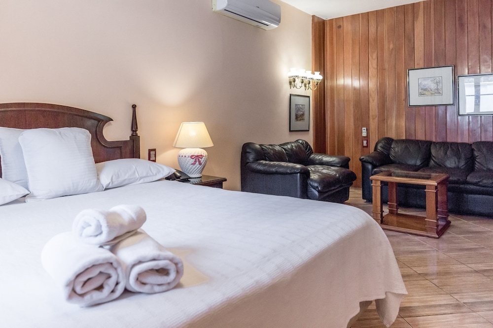 ROOM, DOUBLE BED