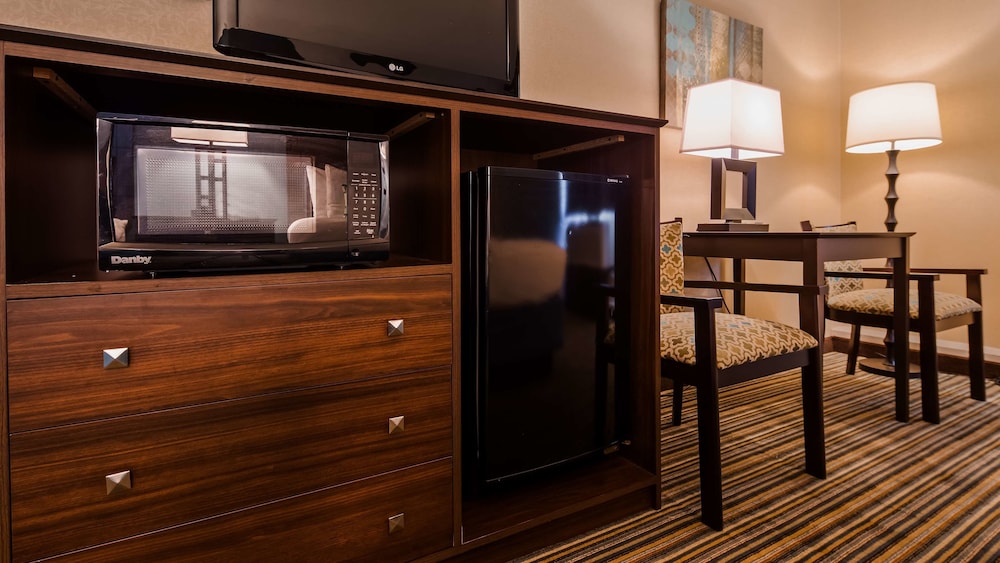 Best Western Woodhaven Inn 34/43