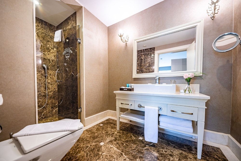 Vogue Hotel Supreme Bodrum 39/98
