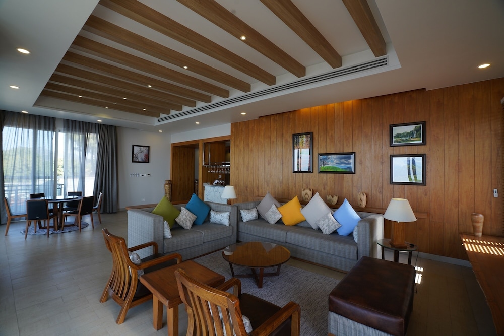 Moksha Himalaya Spa Resort 16/50