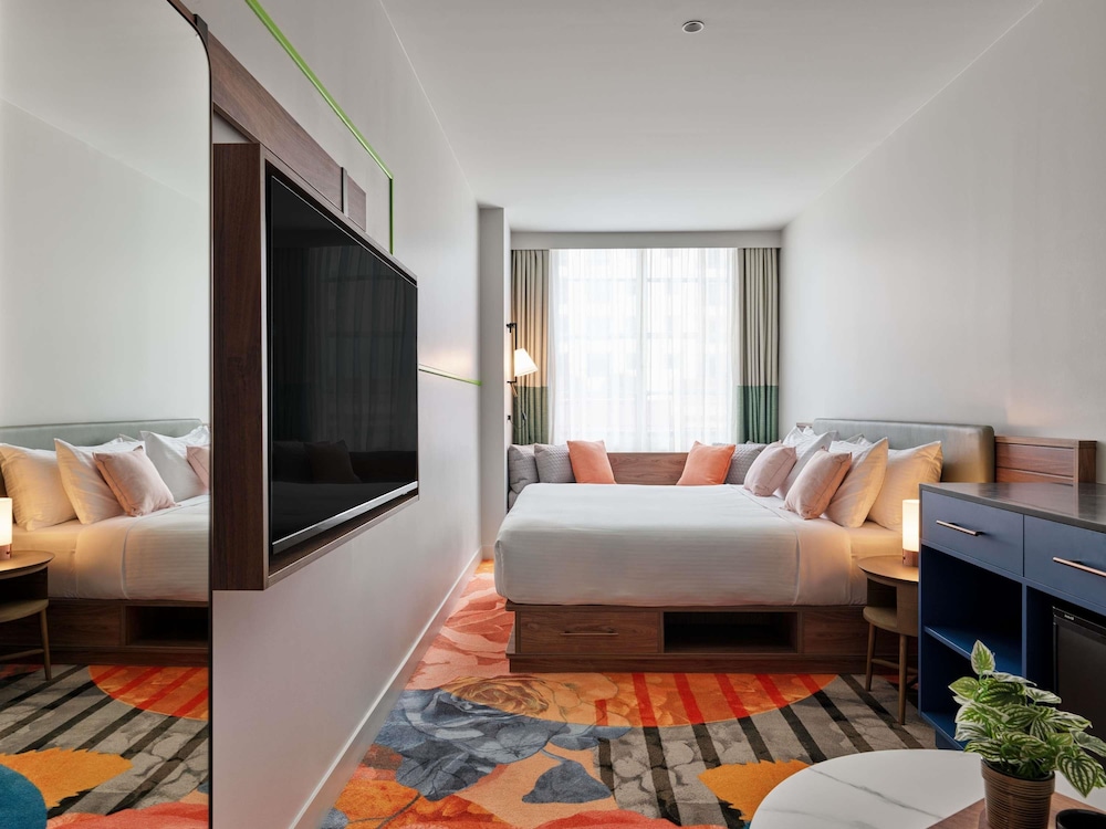 The Clarence Hotel Sydney 14/41