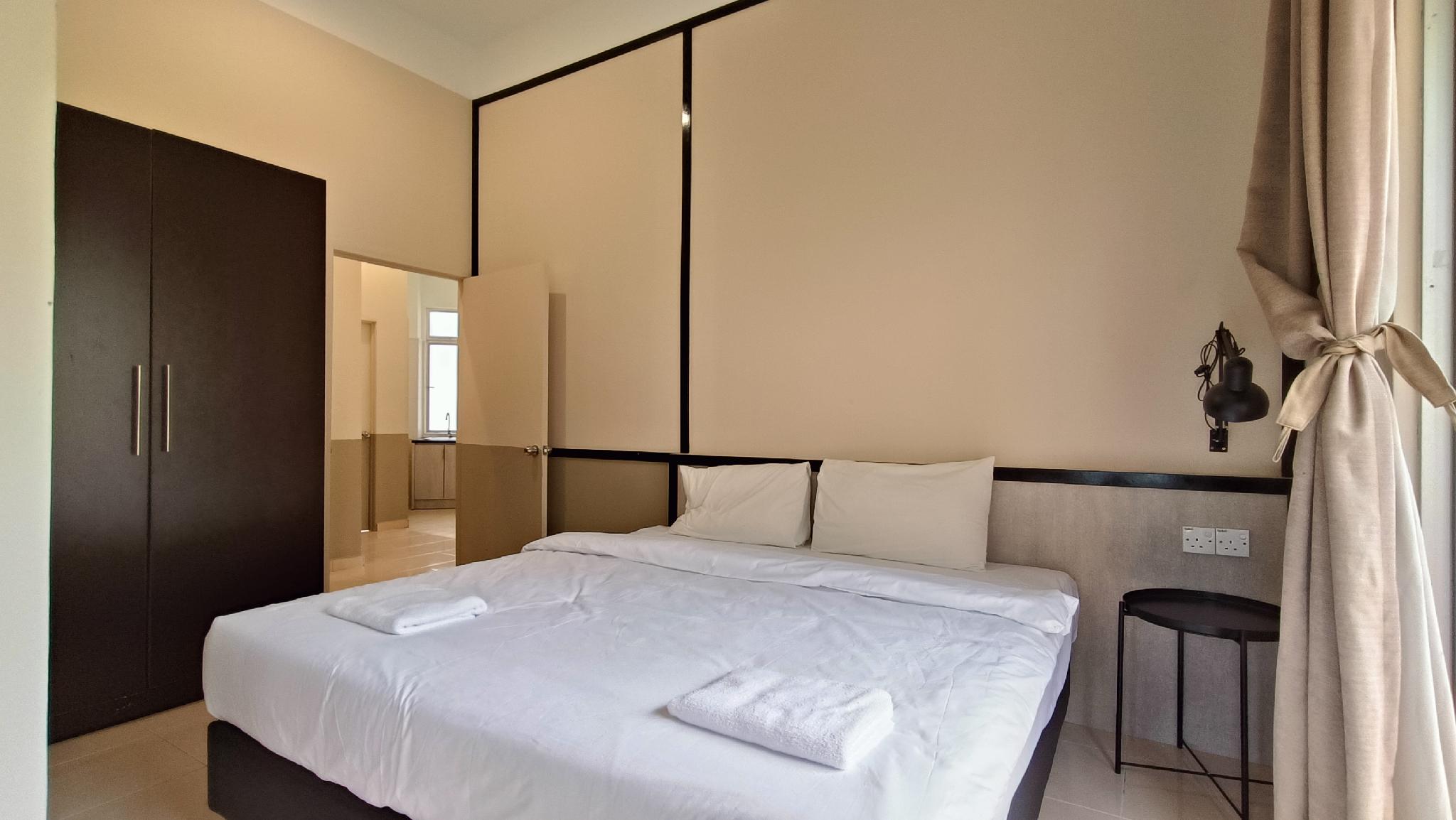 Deluxe, Suite, King and Twin Beds, Private Garden