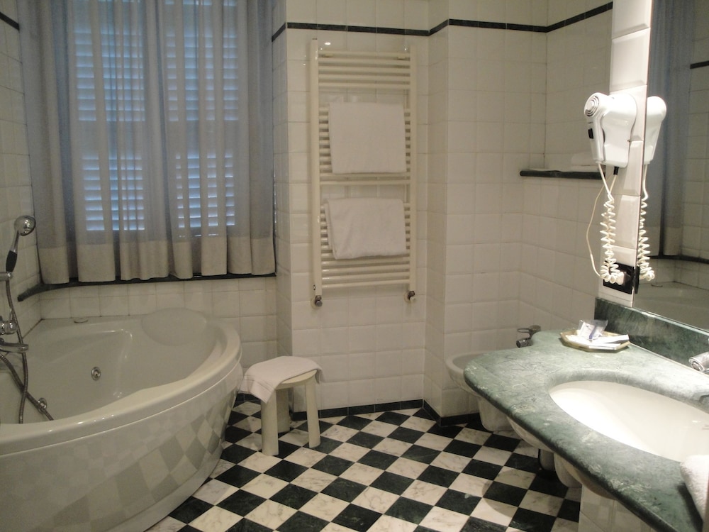 HOTEL DUE MONDI 28/29