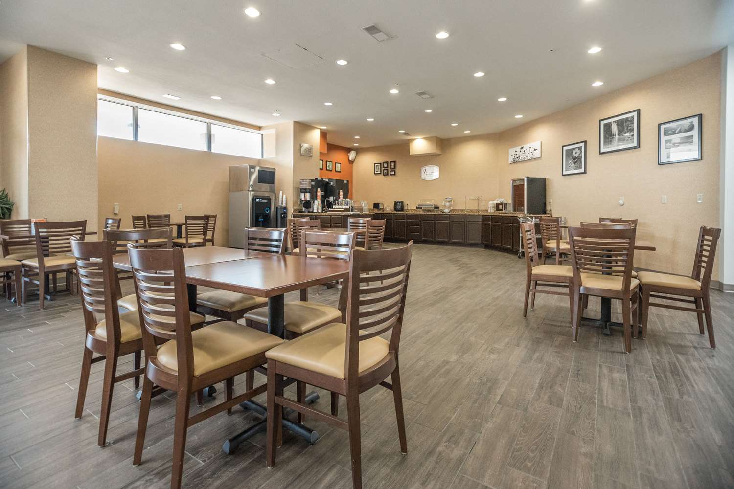 Sleep Inn & Suites And Conference Center Downtown 27/40