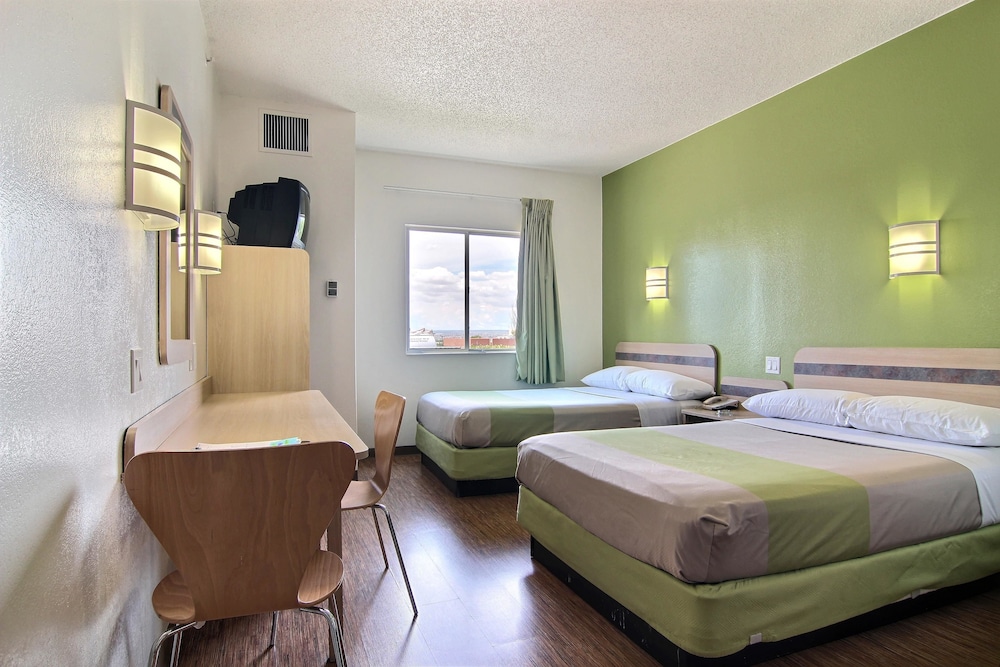 Motel6 Albuquerque, NM - North 32/62