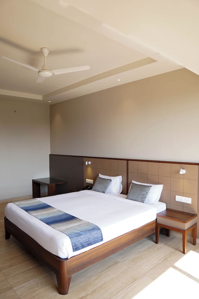 Cosmique Clarks Inn Suites Goa 19/48