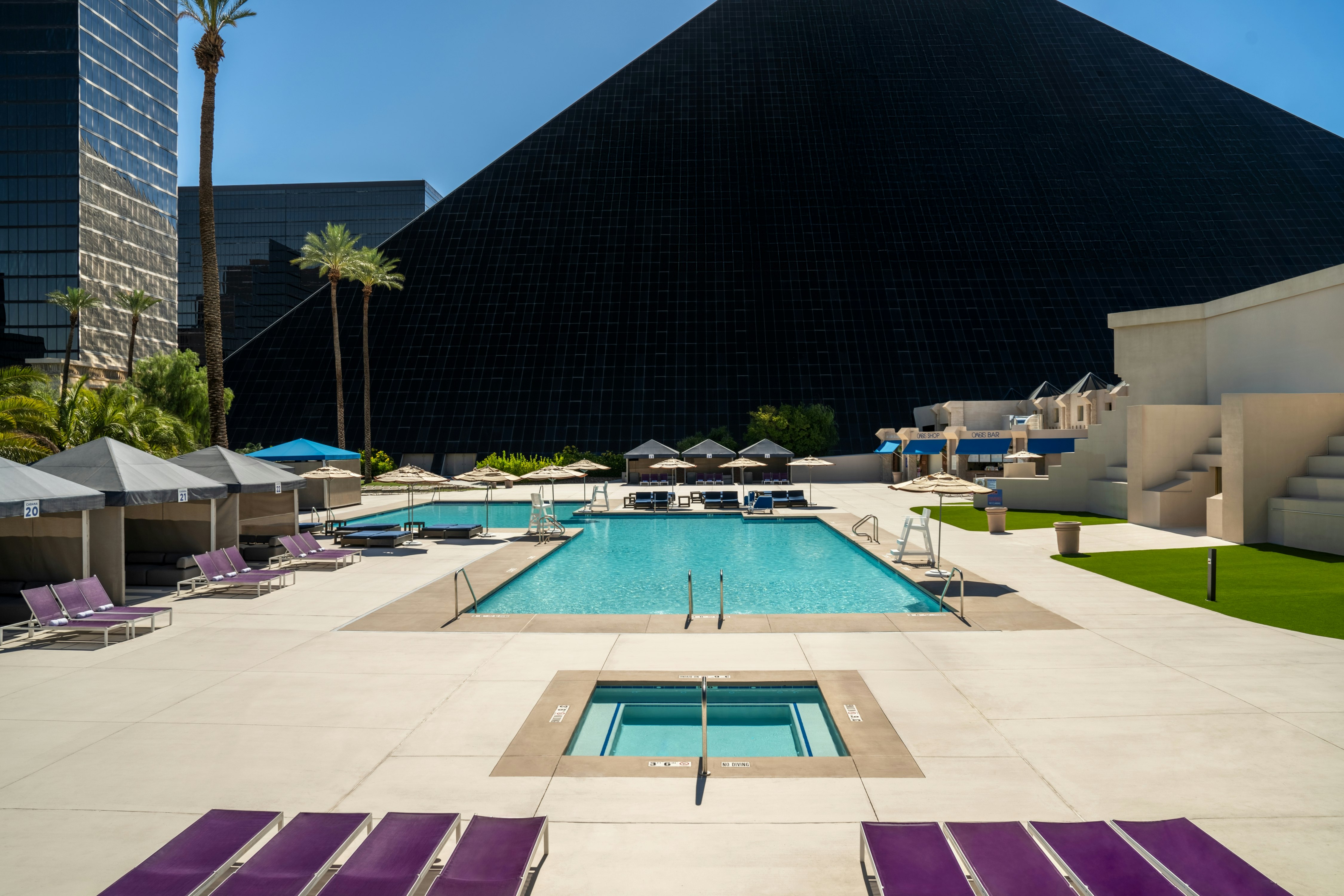 Luxor Hotel and Casino 69/73