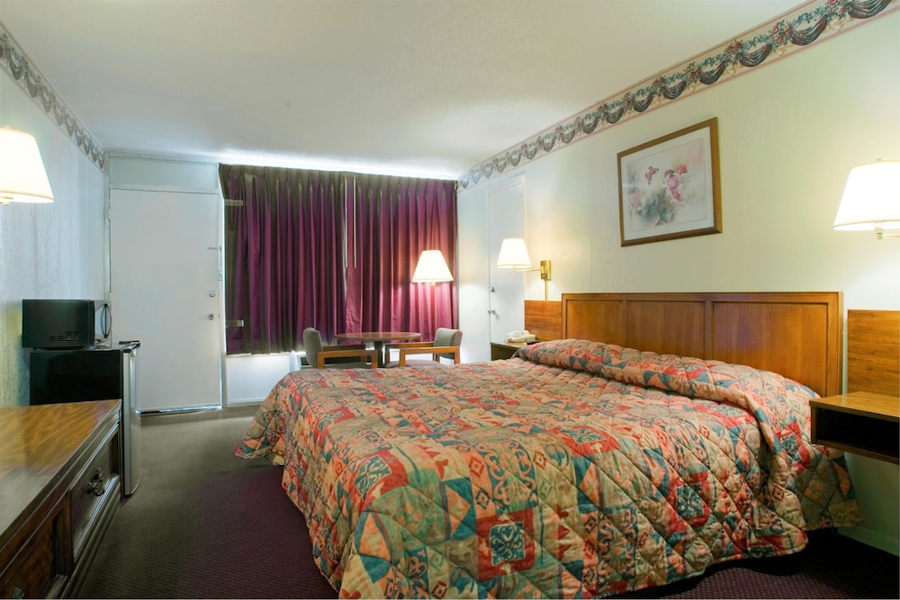 Americas Best Value Inn Loudon Lenoir City 6/11