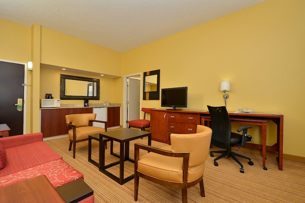 Courtyard By Marriott Bentonville 40/42