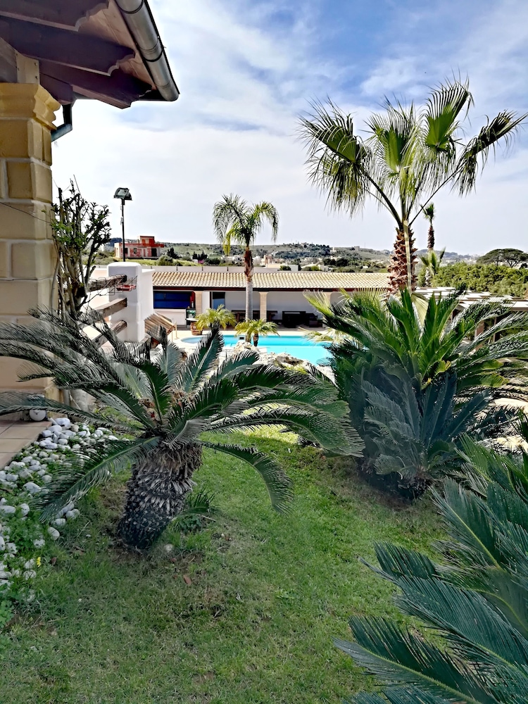Villa Carlo Resort 54/59