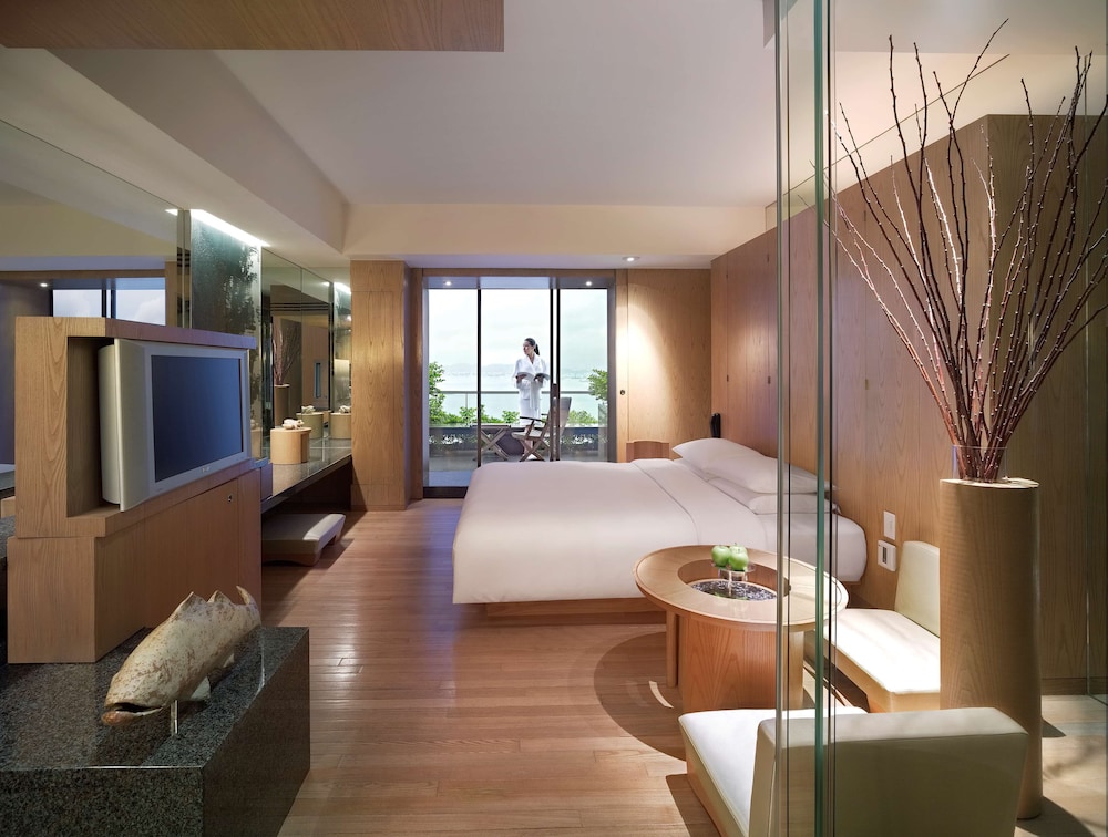 GRAND HYATT HONG KONG 46/69