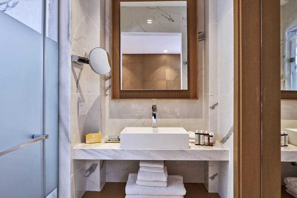 Myconian Korali Relais and Chateaux 76/78