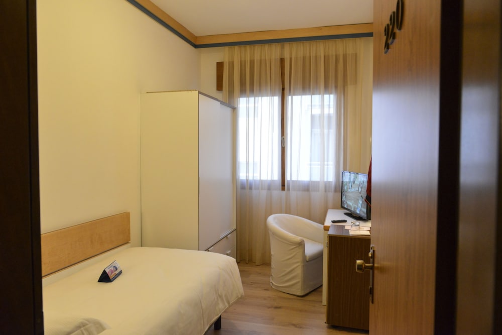 Excelsior Hotel 32/61