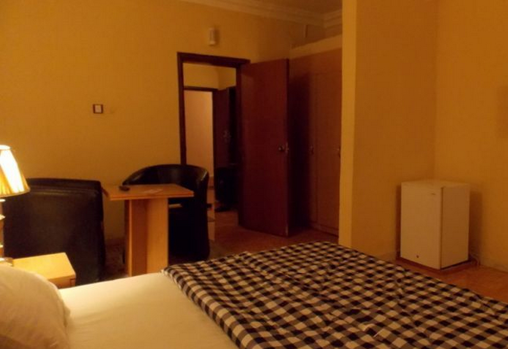ROYAL PARAGON HOTEL 10/25