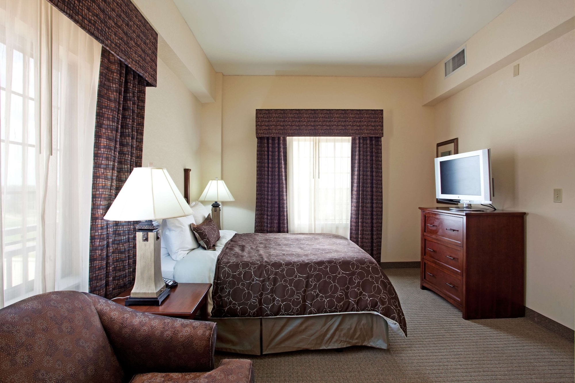 STUDIO, SUITE, QUEEN BED