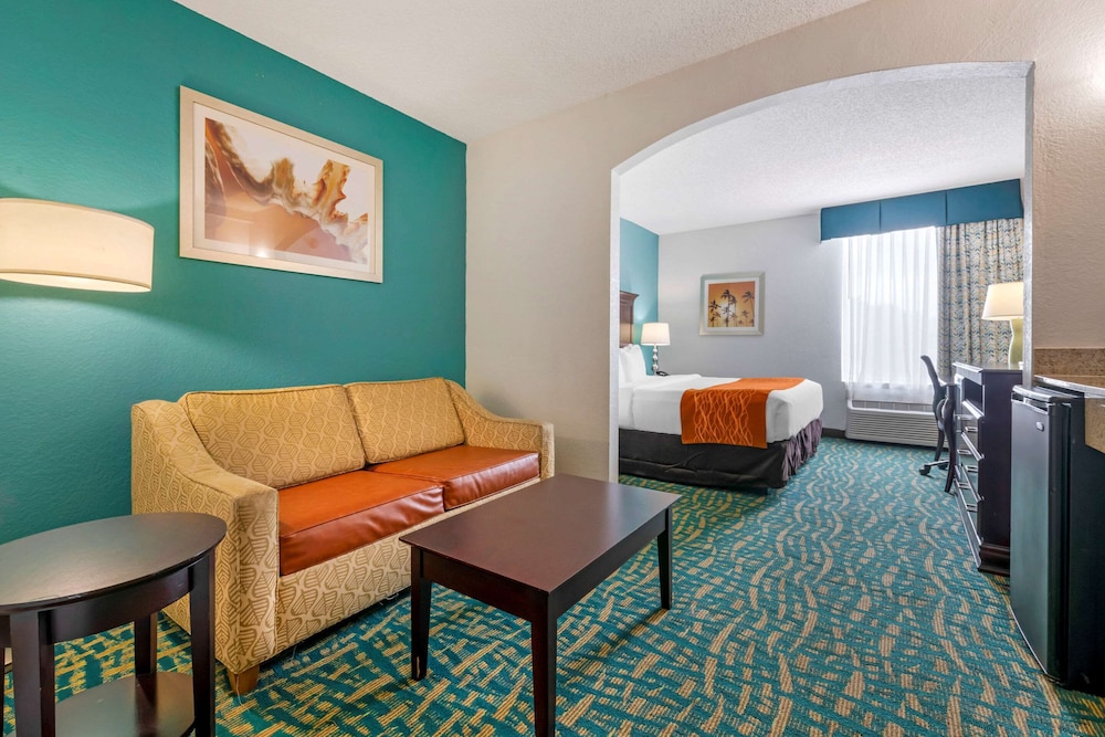 Comfort Inn & Suites Fort Lauderdale West Turnpike 20/32