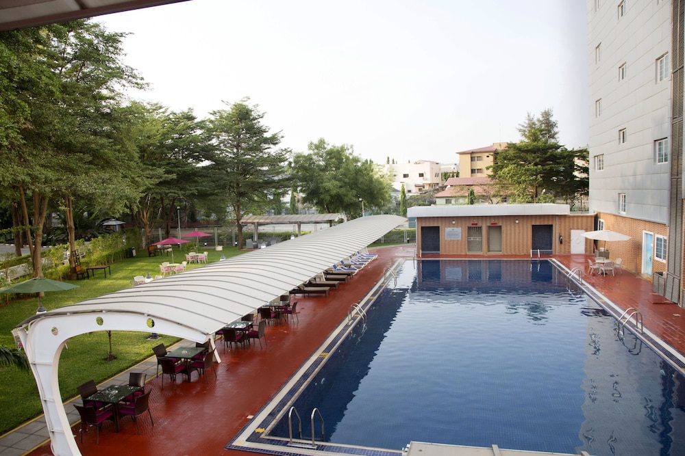 Bon Hotel Elvis 48/50